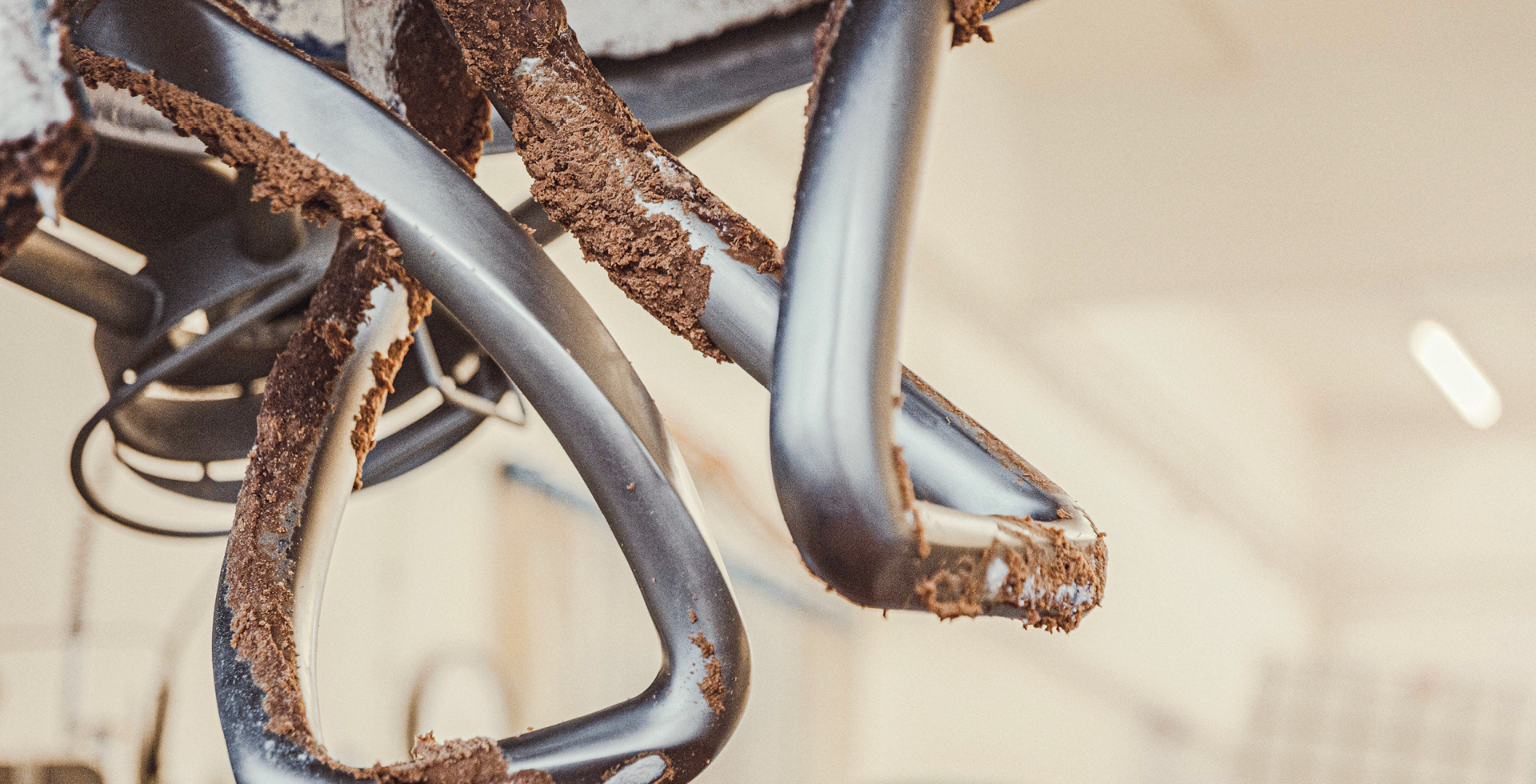 Nahaufnahme des Knethakens der Teigmaschine