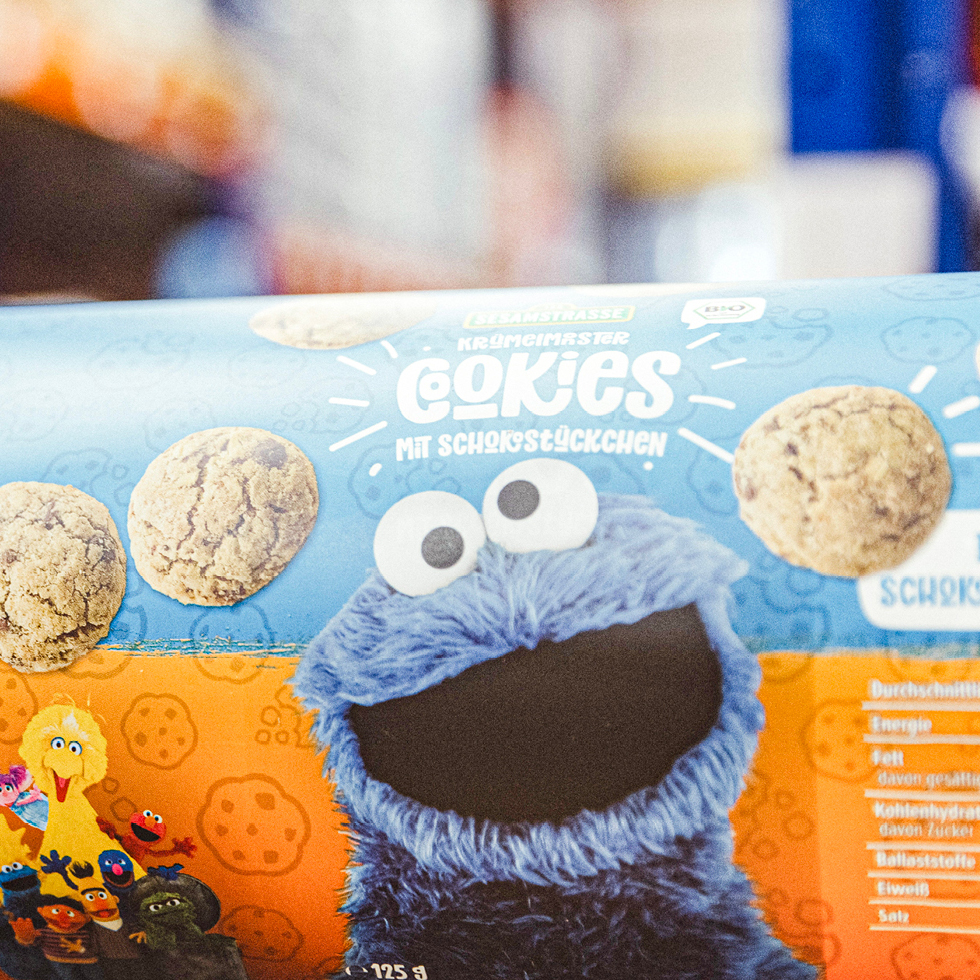 Folienrolle Sesamstrasse Krümelmonster Cookies mit lachendem Krümelmonster und Hafer-Schoko Cookies